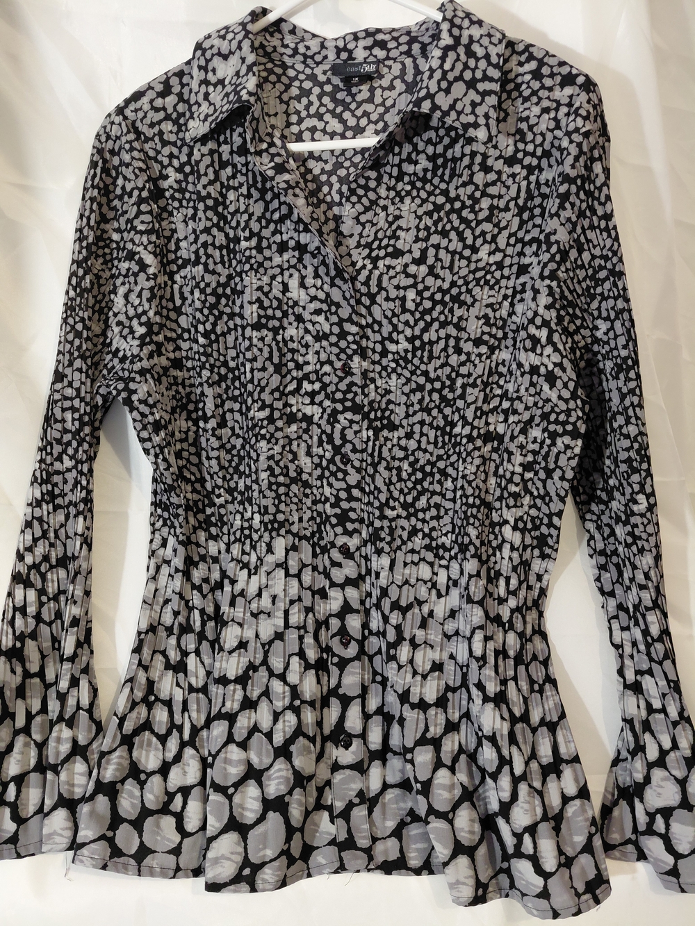 East 5th Black and White Printed Button-Front Blouse
